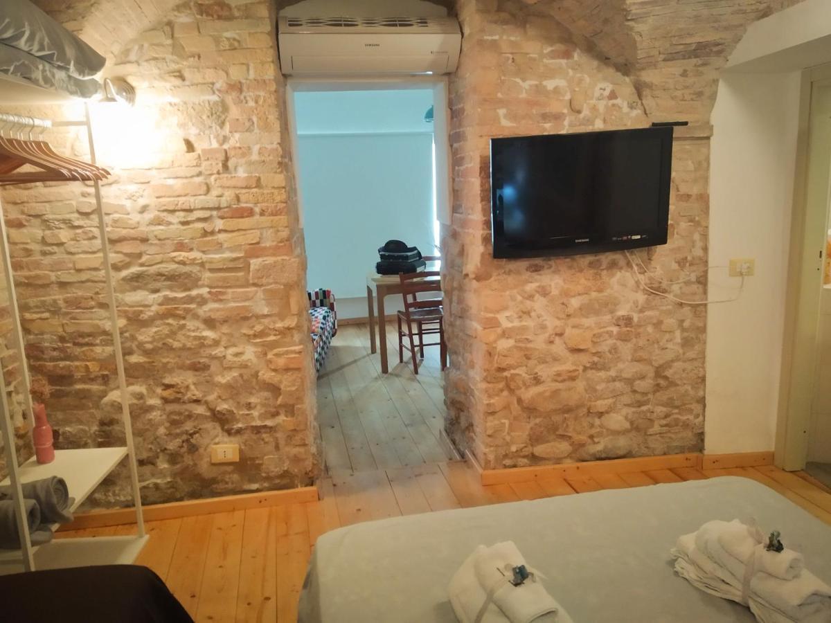 Bed and Breakfast La Finestra Sul Cortile Атри Экстерьер фото